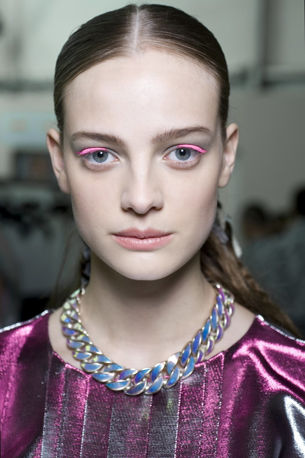 Chanel, Fall/Winter 2014-2015, fot. mat. prasoweBazę pod podkład stanowi markowy pewnik z serii HYDRA BEAUTY, na który nałożono fundację fluidu z najnowszej linii w kolekcji PERFECTION LUMIERE VELVE