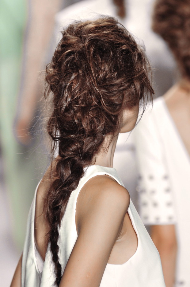 Fryzury na plażę: trendy 2014