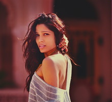 Freida Pinto dla Free People