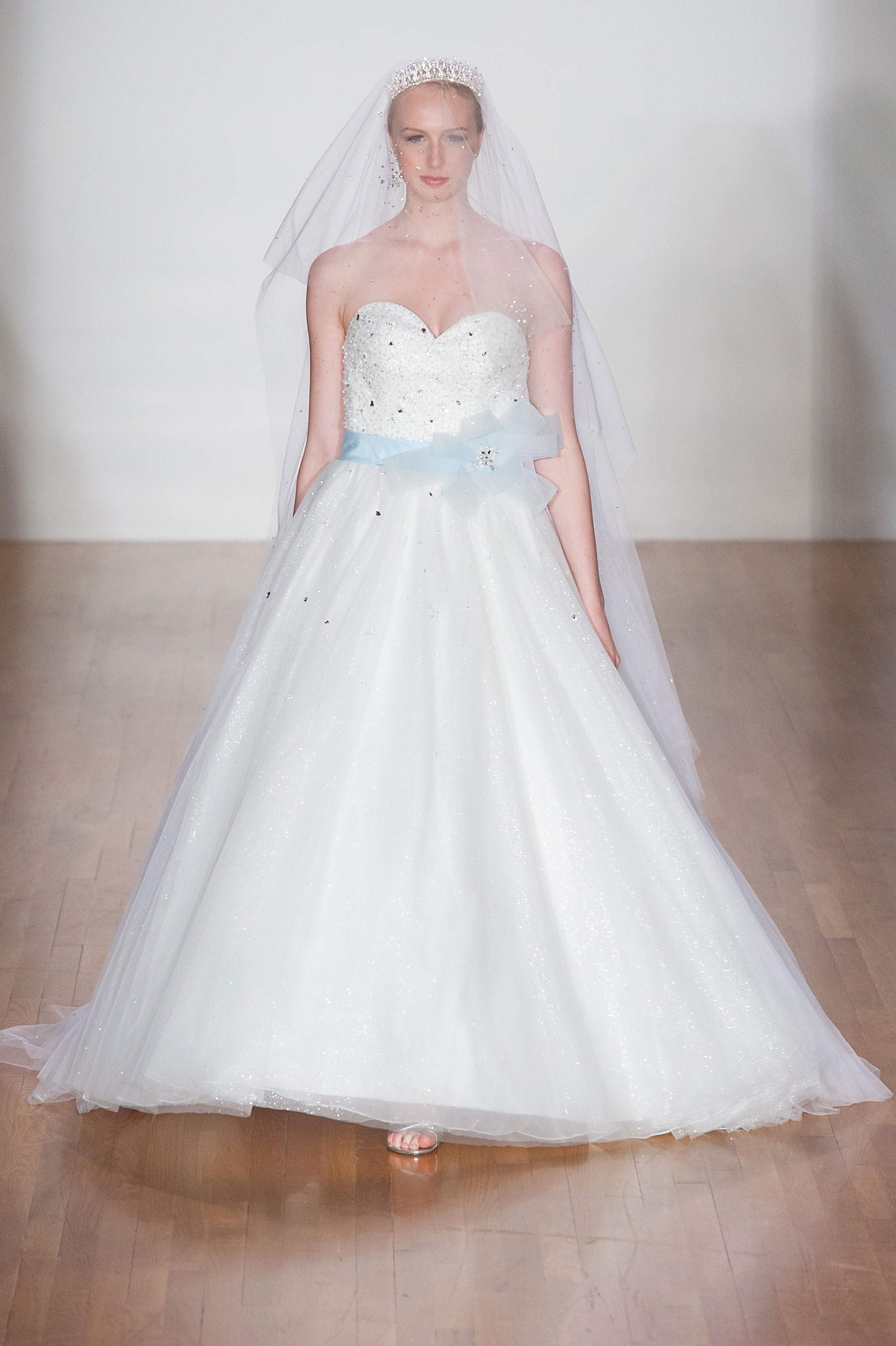 Suknie ślubne 2014: Alfred Angelo jesień 2014