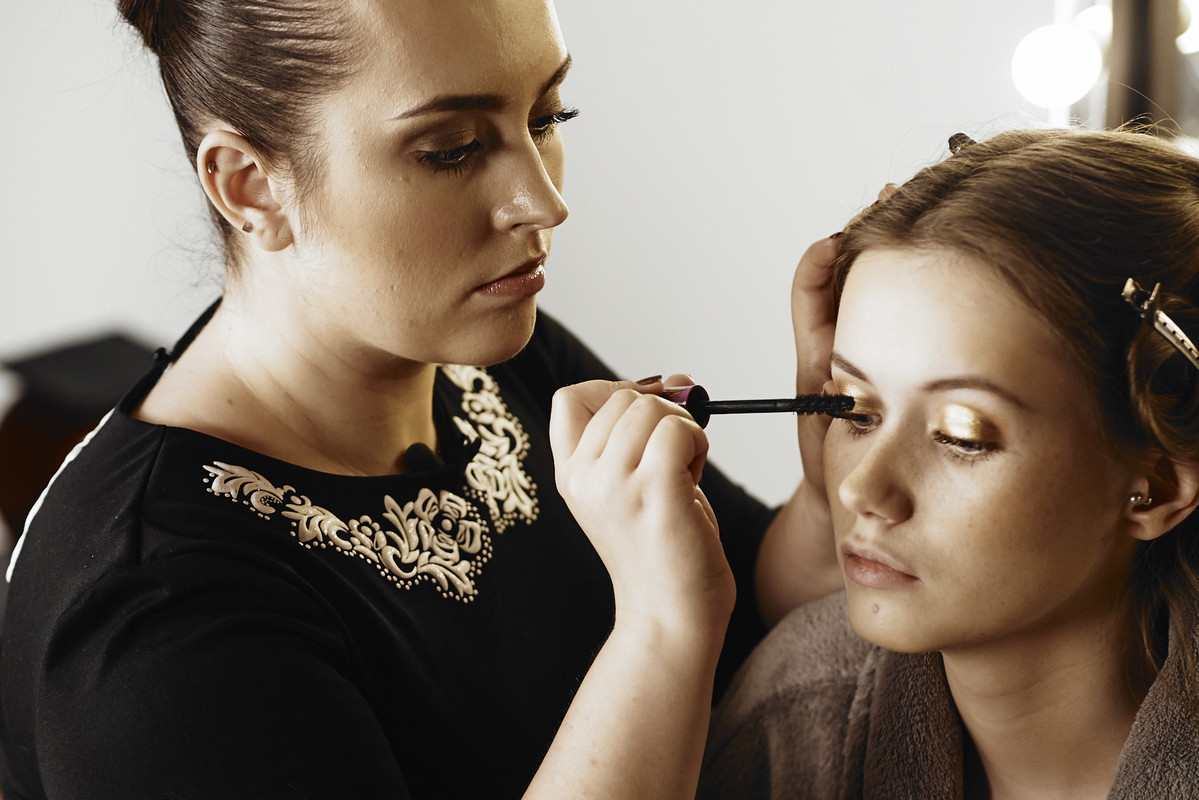 Kulisy sesji Avon Beauty School: skóra muśnięta słońcem