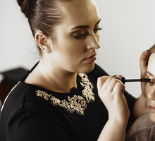 Kulisy sesji Avon Beauty School: skóra muśnięta słońcem