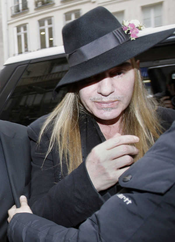 historia-mody-rewolucje-john-galliano-fot-east-news-serwis-prasowy-imaxtree-getty-images-2aa251f