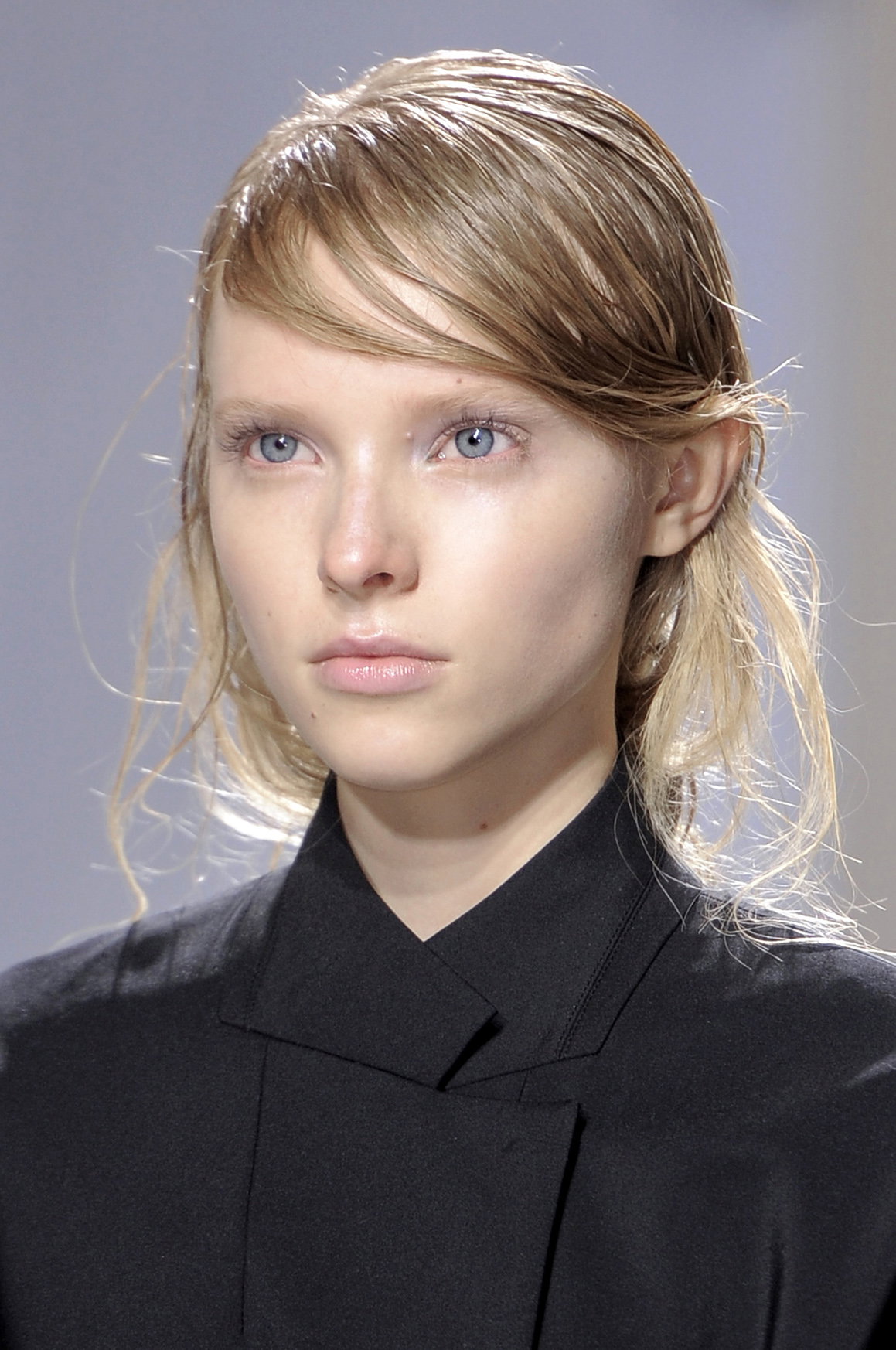 Fryzura wet look - trendy wiosna-lato 2014