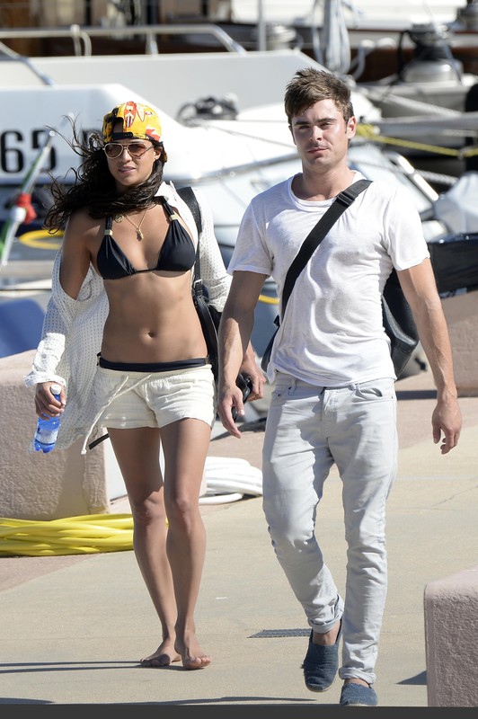 Gwiazdy na plaży. Jak prezentują się w bikini?