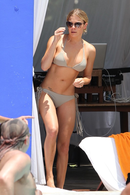Gwiazdy na plaży. Jak prezentują się w bikini?
