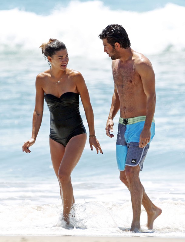 Gwiazdy na plaży. Jak prezentują się w bikini?