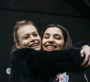Street fashion: modelki off duty na London Fashion Week AW17