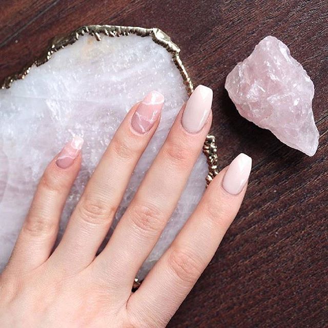 Paznokcie rose quartz