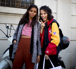 Street fashion: modelki off duty na Milan Fashion Week AW17