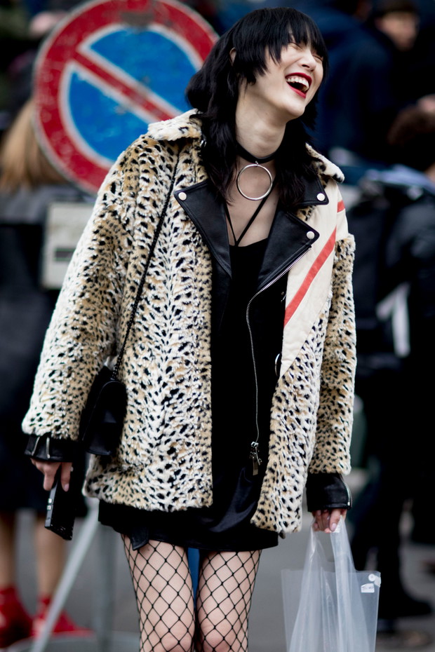 Street fashion: modelki off duty na Milan Fashion Week AW17