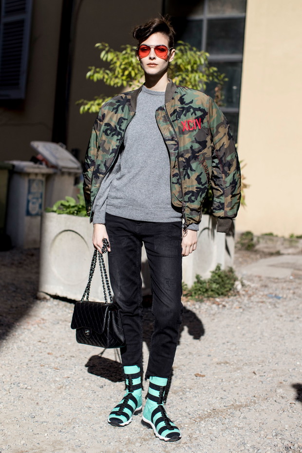 Street fashion: modelki off duty na Milan Fashion Week AW17