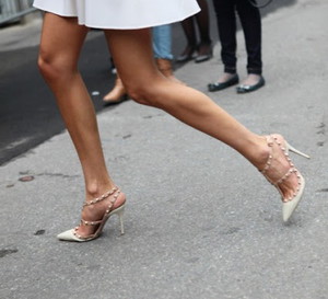 Białe buty - street fashion