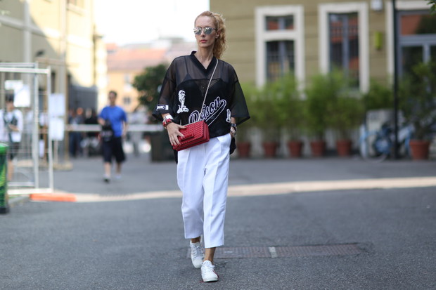 Białe buty - street fashion