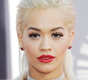 MTV Video Music Awards 2014: fryzury i makijaż gwiazd