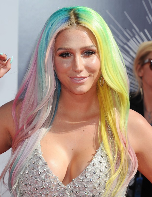 MTV Video Music Awards 2014: fryzury i makijaż gwiazd
