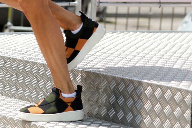 Street fashion: buty i akcesoria gości na pokazach FW SS15