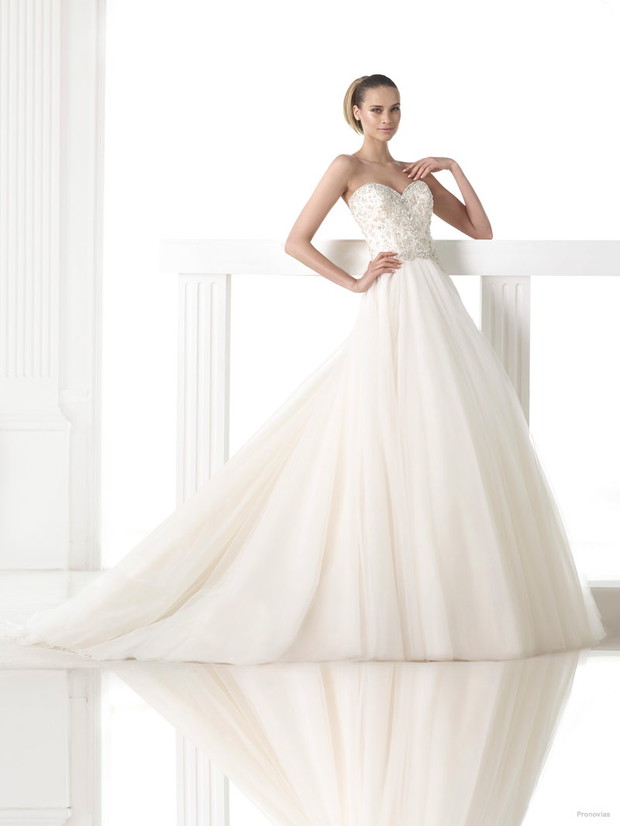 Suknie ślubne Pronovias Crystal