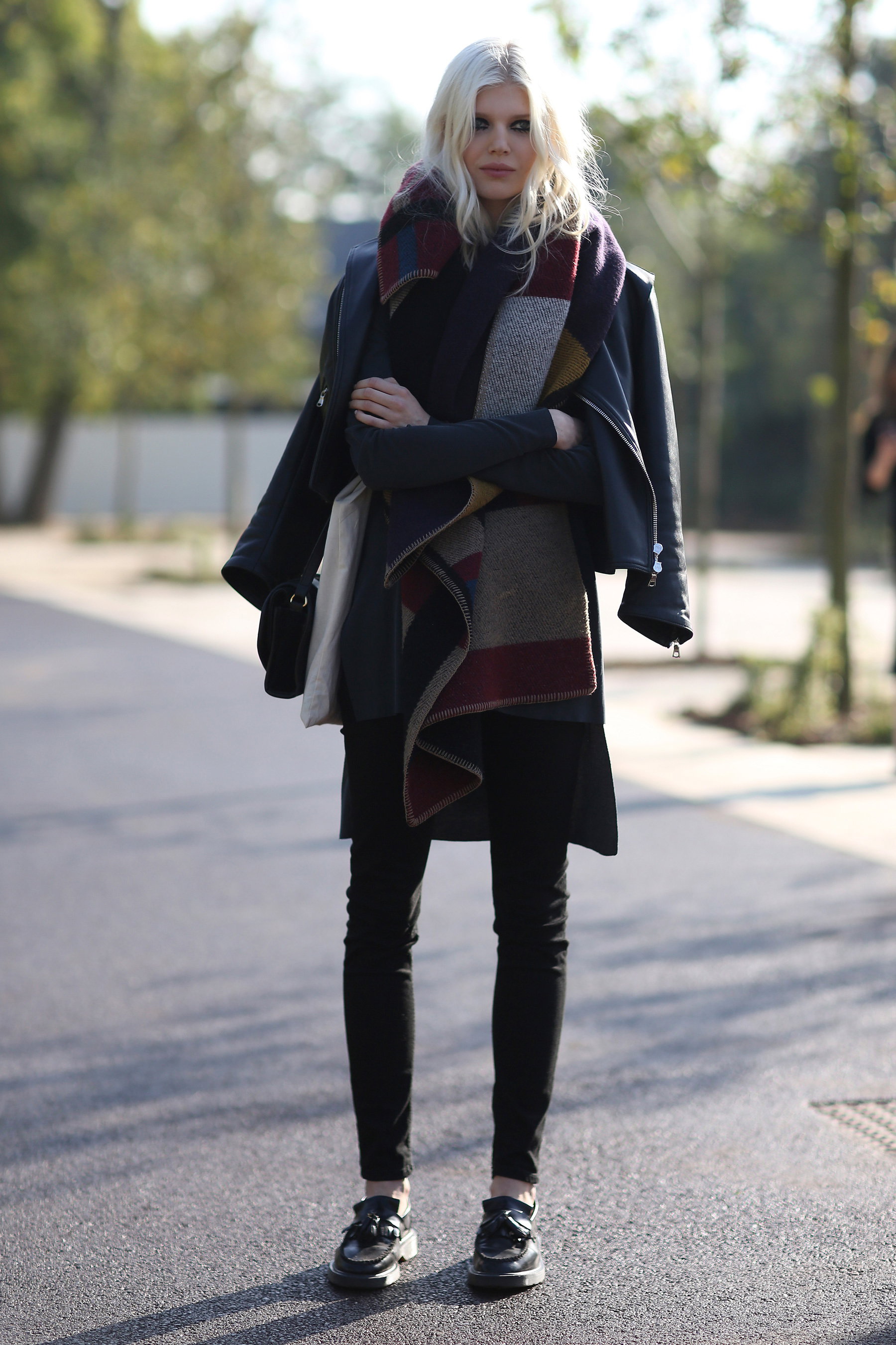 Gwiazdy i modelki w ponczo Burberry