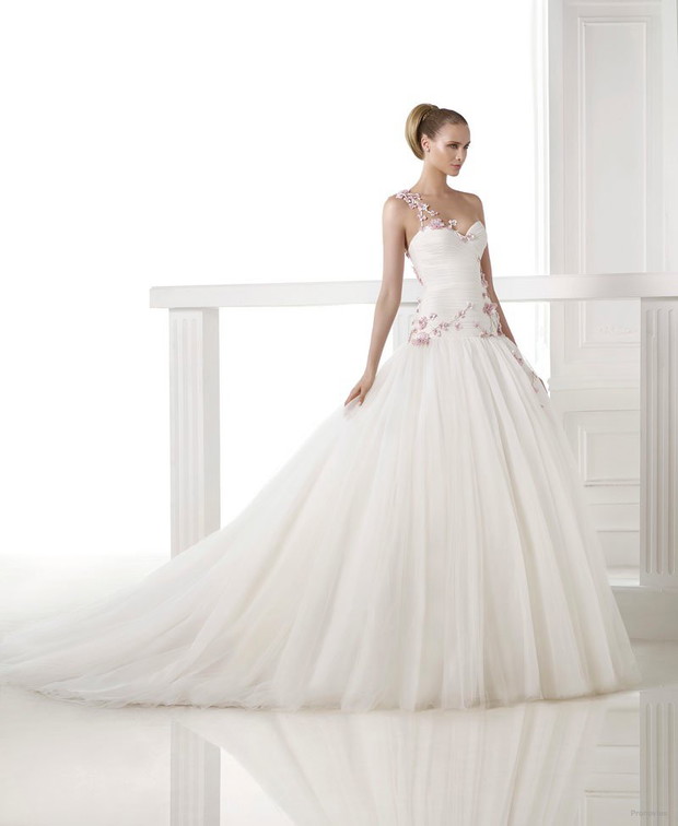 Suknie ślubne Atelier Pronovias 2015