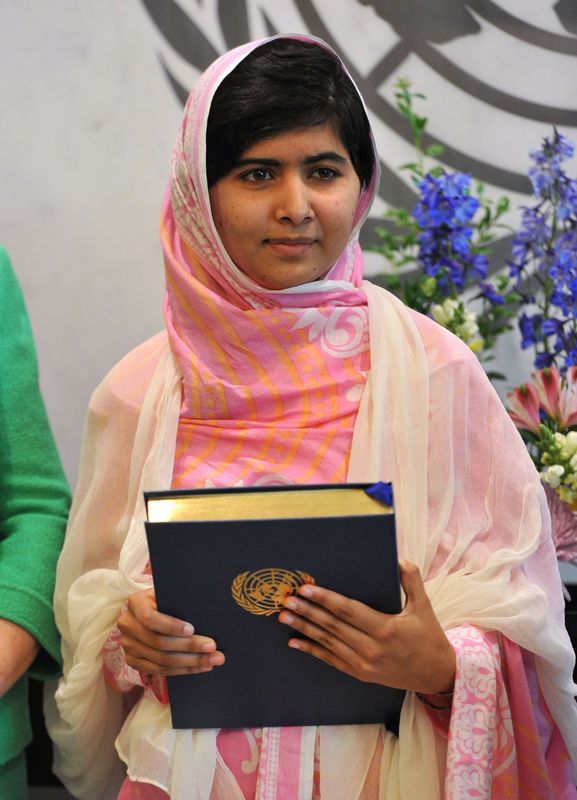 10 października Malala Yousafzai, pakistańska działaczka na rzecz kobiet wraz z Kailashem Satyarthim, otrzymała Pokojową Nagrodę Nobla