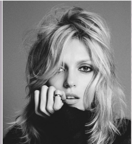 Anja Rubik może zaliczyć ten rok do udanych. Była gospodynią pierwszej polskiej edycji programu Project Runway, odbyła się także premiera kolekcji Anja Rubik x Mohito, a pod koniec listopada do sklepó