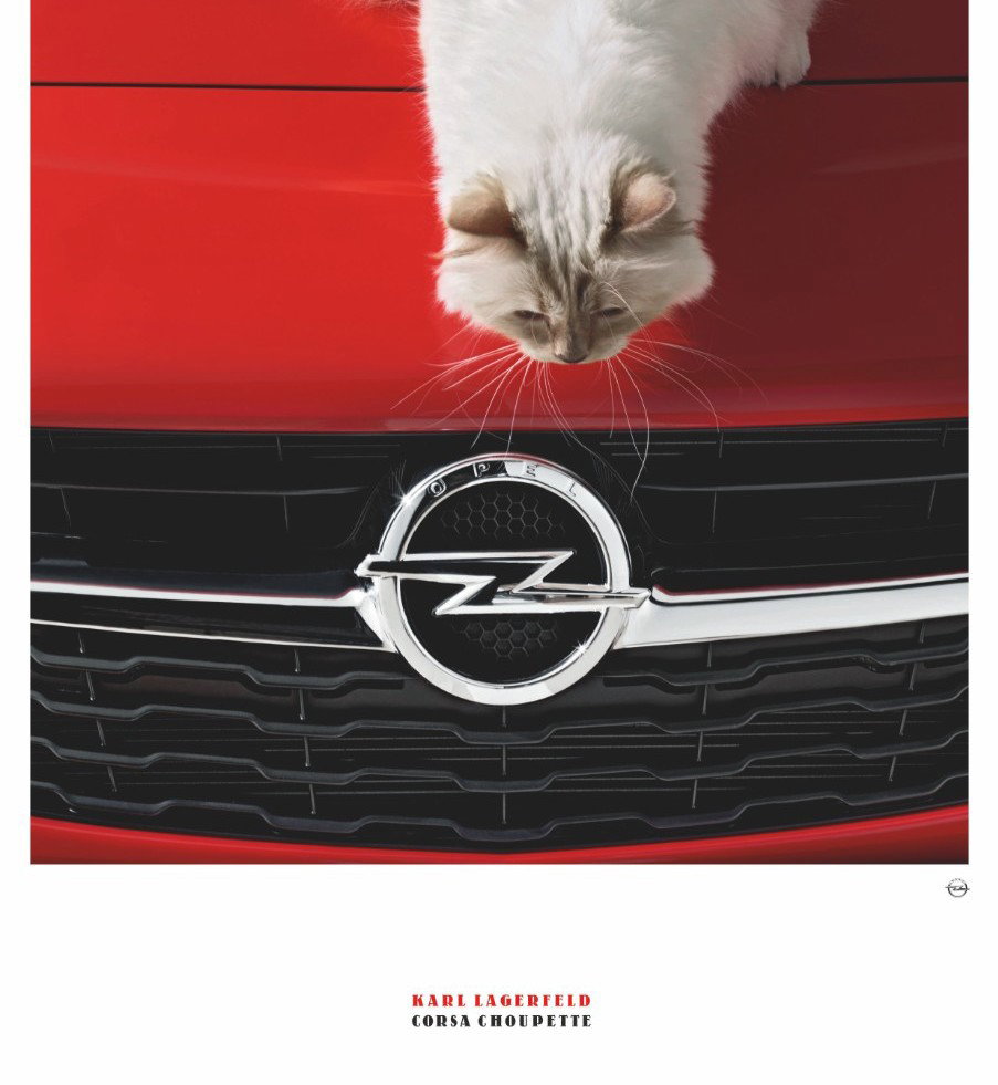 Karl Lagerfeld fotografuje Opla. Zobacz zdjęcia z kalendarza.