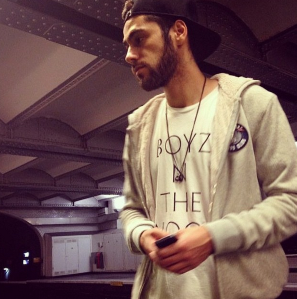 Instagram: przystojni Francuzi w metrze