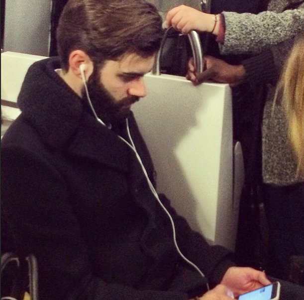 Instagram: przystojni Francuzi w metrze