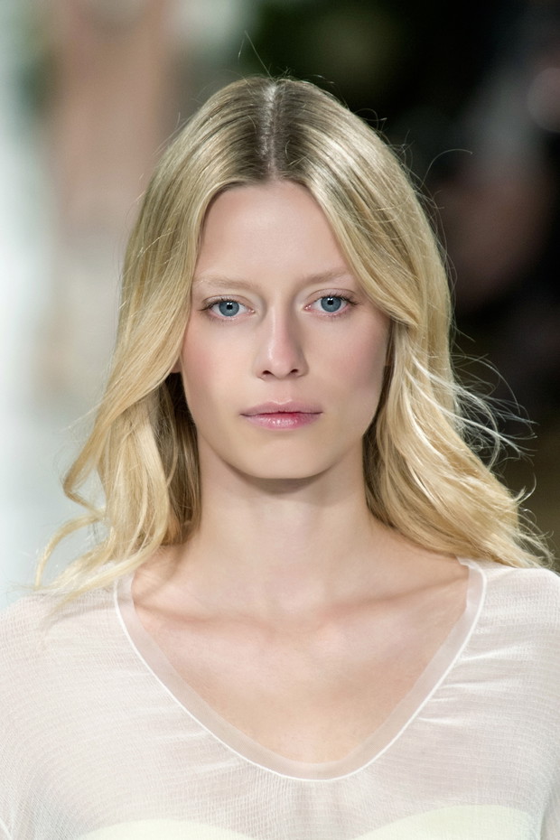 Prosto z wybiegu: blond. Jak go nosić?