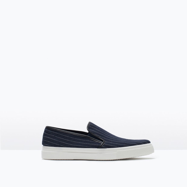 Modne buty na lato: trampki typu slip on