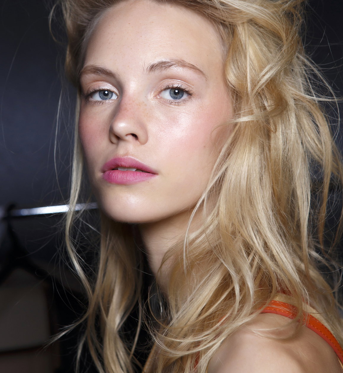 Strobing makeup - nowa wersja konturowania twarzy!