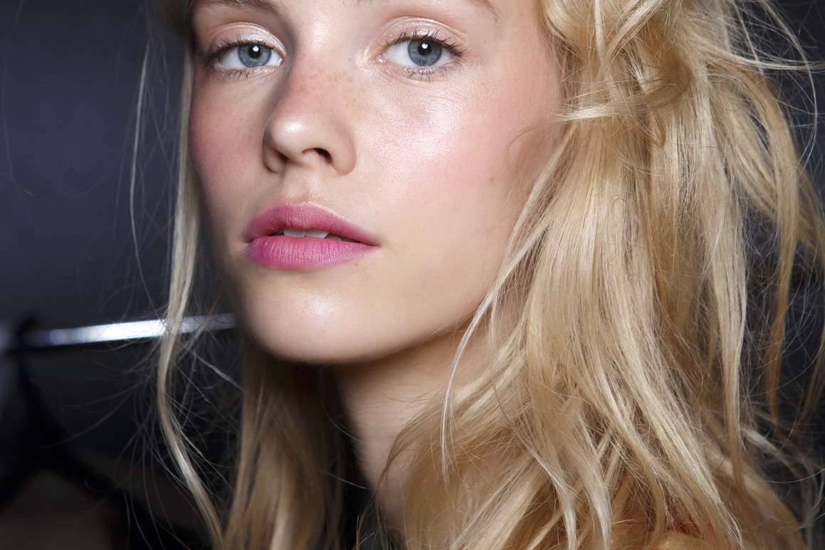 Strobing makeup - nowa wersja konturowania twarzy!