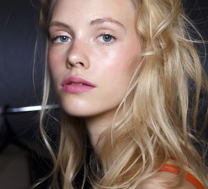 Strobing makeup - nowa wersja konturowania twarzy!