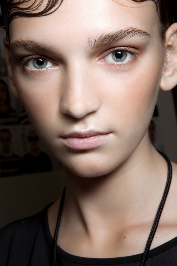 Strobing makeup - nowa wersja konturowania twarzy!