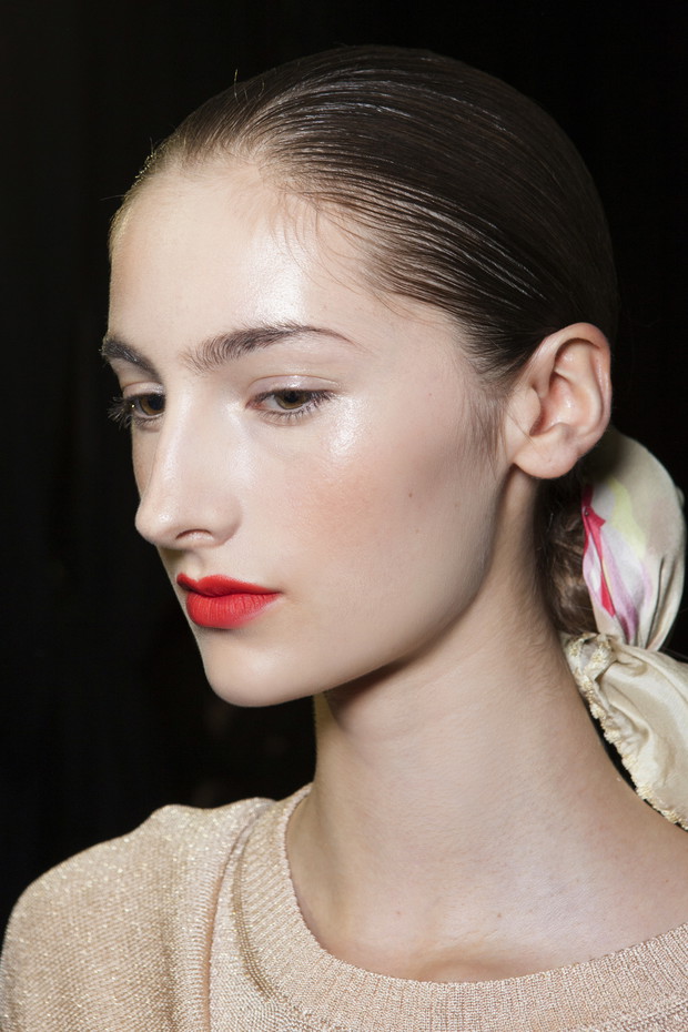 Strobing makeup - nowa wersja konturowania twarzy!