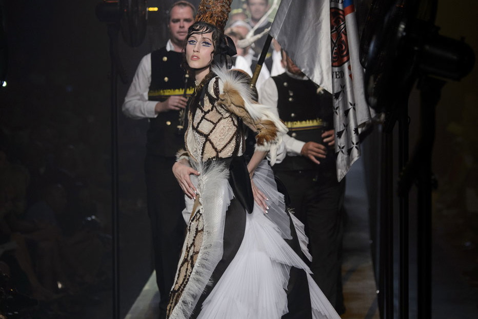 Haute couture powraca! Zobacz najpiękniejsze scenografie z pokazów