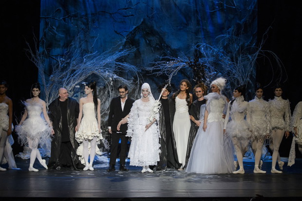 Haute couture powraca! Zobacz najpiękniejsze scenografie z pokazów