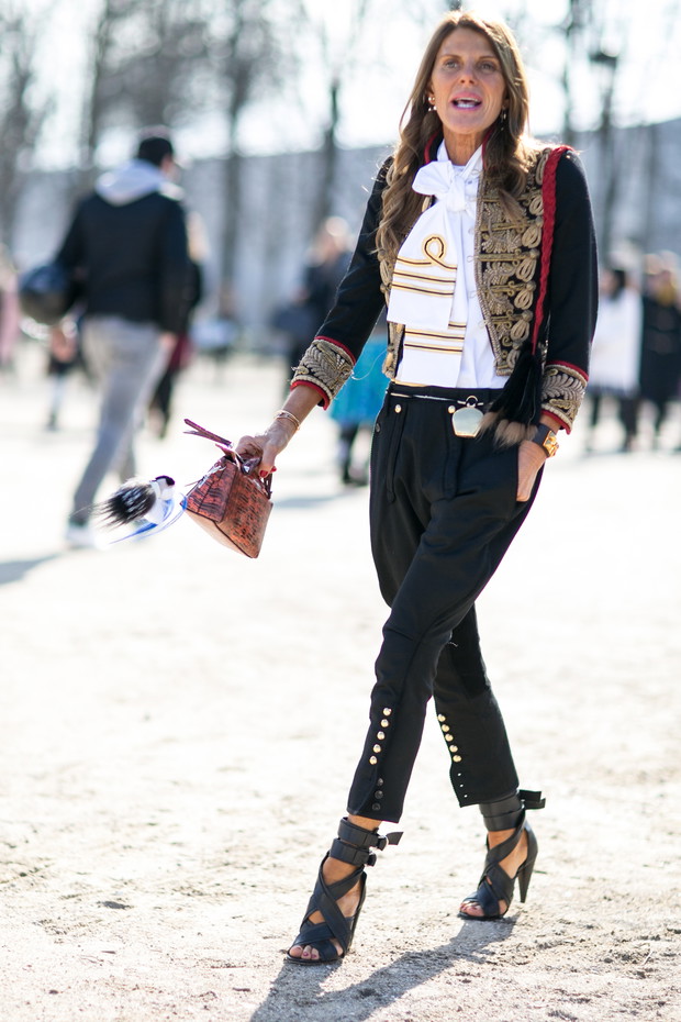 Street fashion: koszule wiązane na szyi