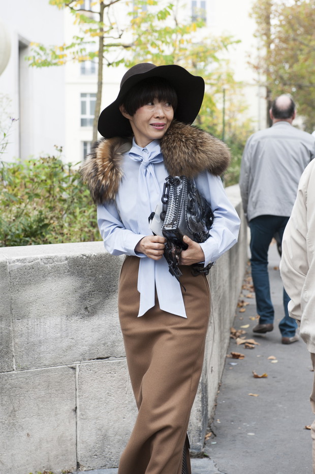 Street fashion: koszule wiązane na szyi