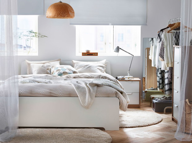 Sypialnia w neutralnych kolorach