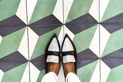 #selfeet - nowy trend na Instagramie z podłogą w roli głównej