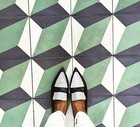 #selfeet - nowy trend na Instagramie z podłogą w roli głównej