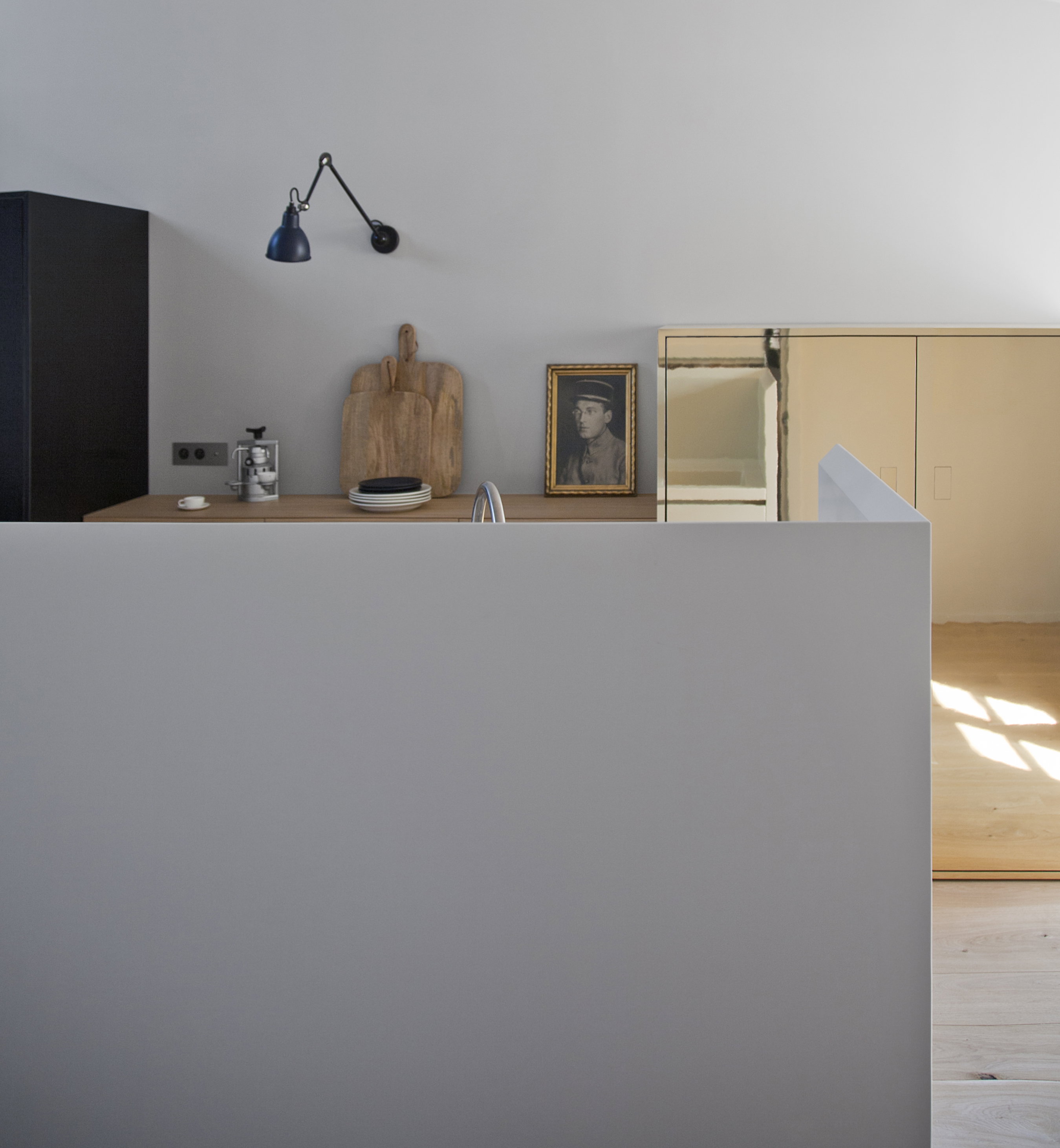 Wnętrze tygodnia: minimalistyczny apartament w Paryżu, proj. RMGB, fot. mat studio RMGB 