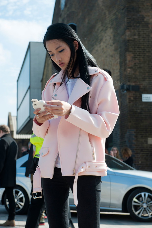 Street fashion: modelki off duty w Londynie