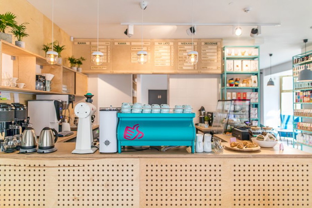 kawiarnia-coffeedesk-na-wilczej-w-warszawie10-4bc09a1