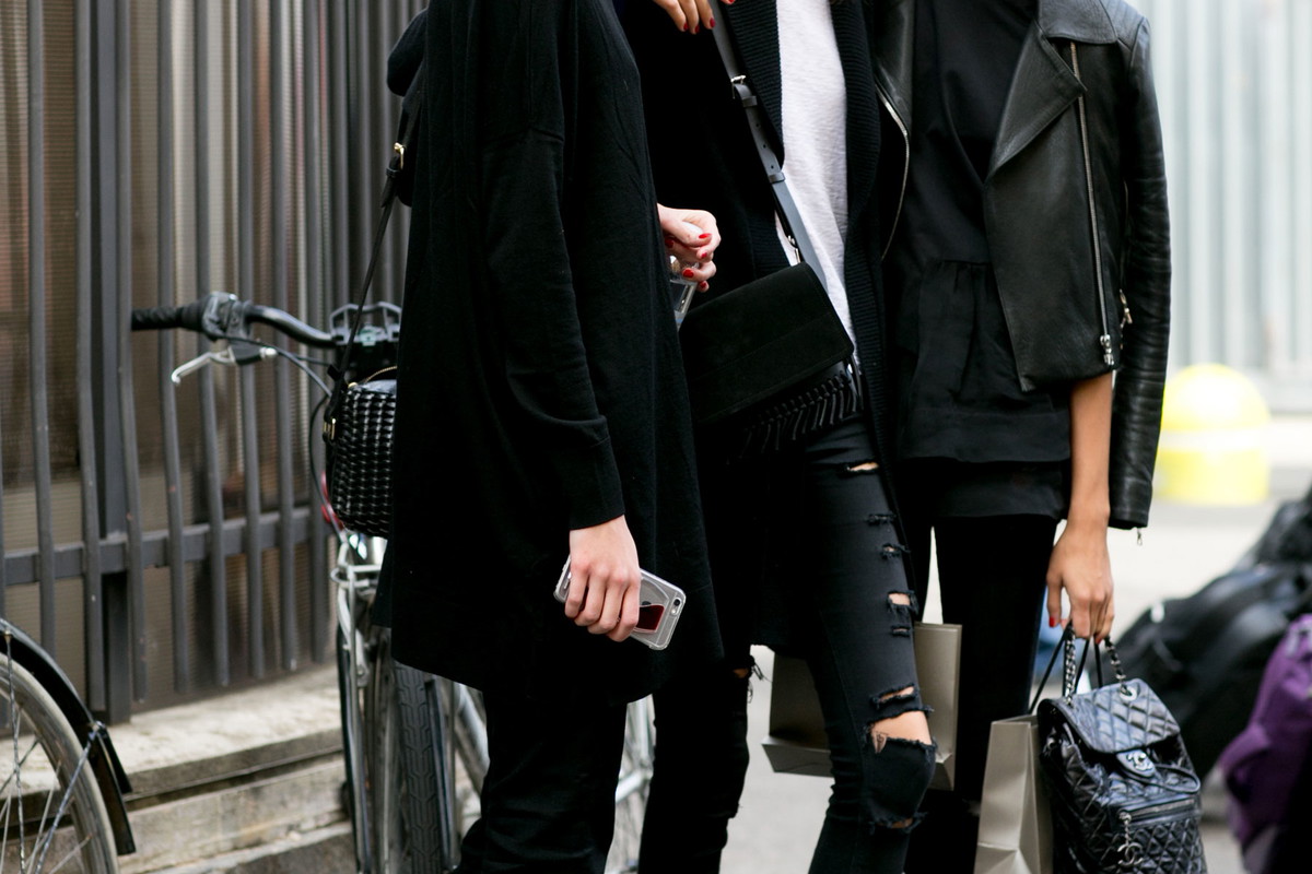Street fashion: modelki off duty w Mediolanie