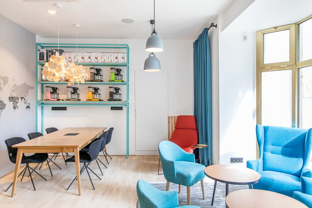 kawiarnia-coffeedesk-na-wilczej-w-warszawie7-a4b1e77