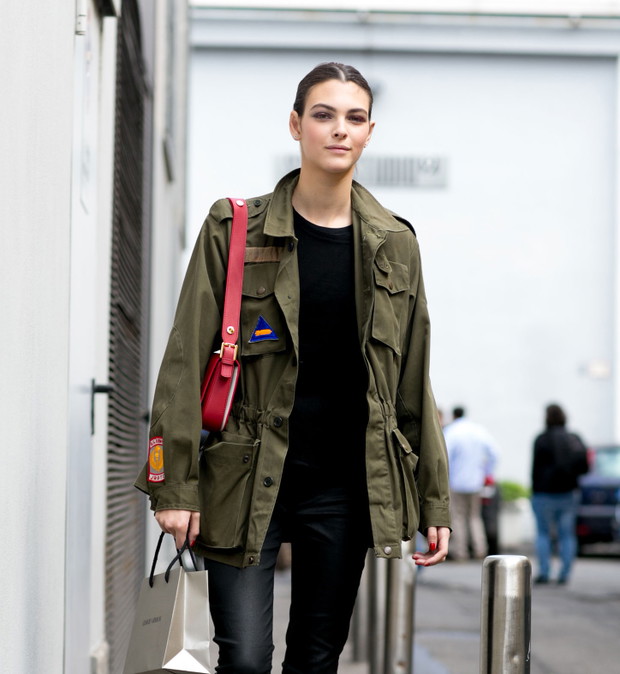 Street fashion: modelki off duty w Mediolanie