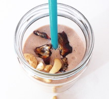 Smoothie dnia: Chałwa z daktylami